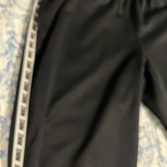 EUC  NIKE SWEATPANTS SIZE LARGE - Picture 3 of 8